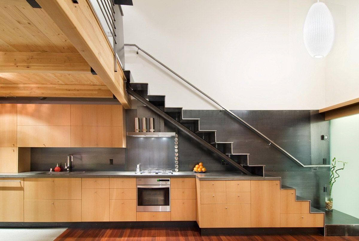 thiết kế bếp dưới gầm cầu thang